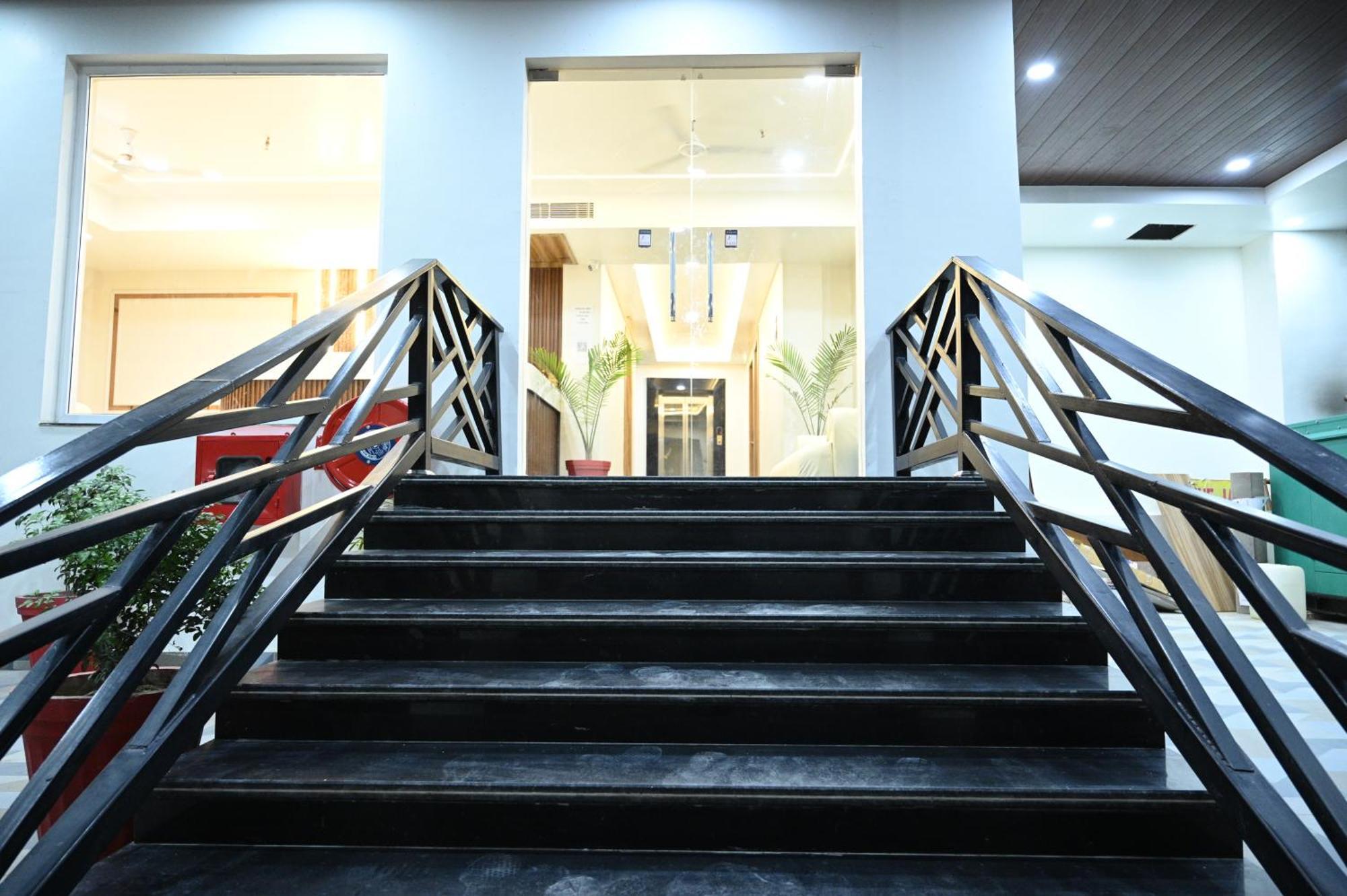The Janki Hotel Ayodhya Екстер'єр фото